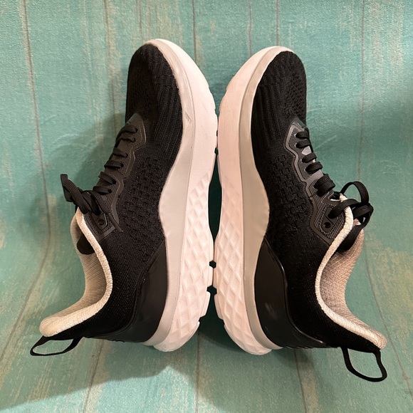 Gravity Defyer Women's Xlr8 Running Shoes
Sz: 9.5 - Picture 4 of 10